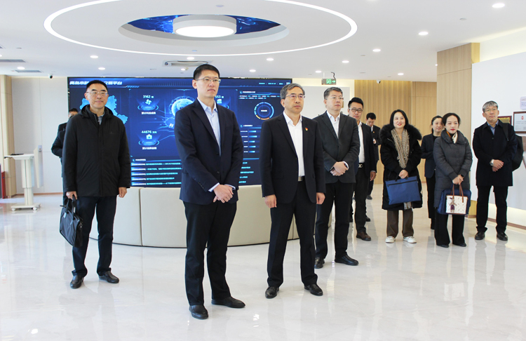 青島市國資委黨委委員、副主任匡明一行到青島國際投資有限公司督導(dǎo)調(diào)研